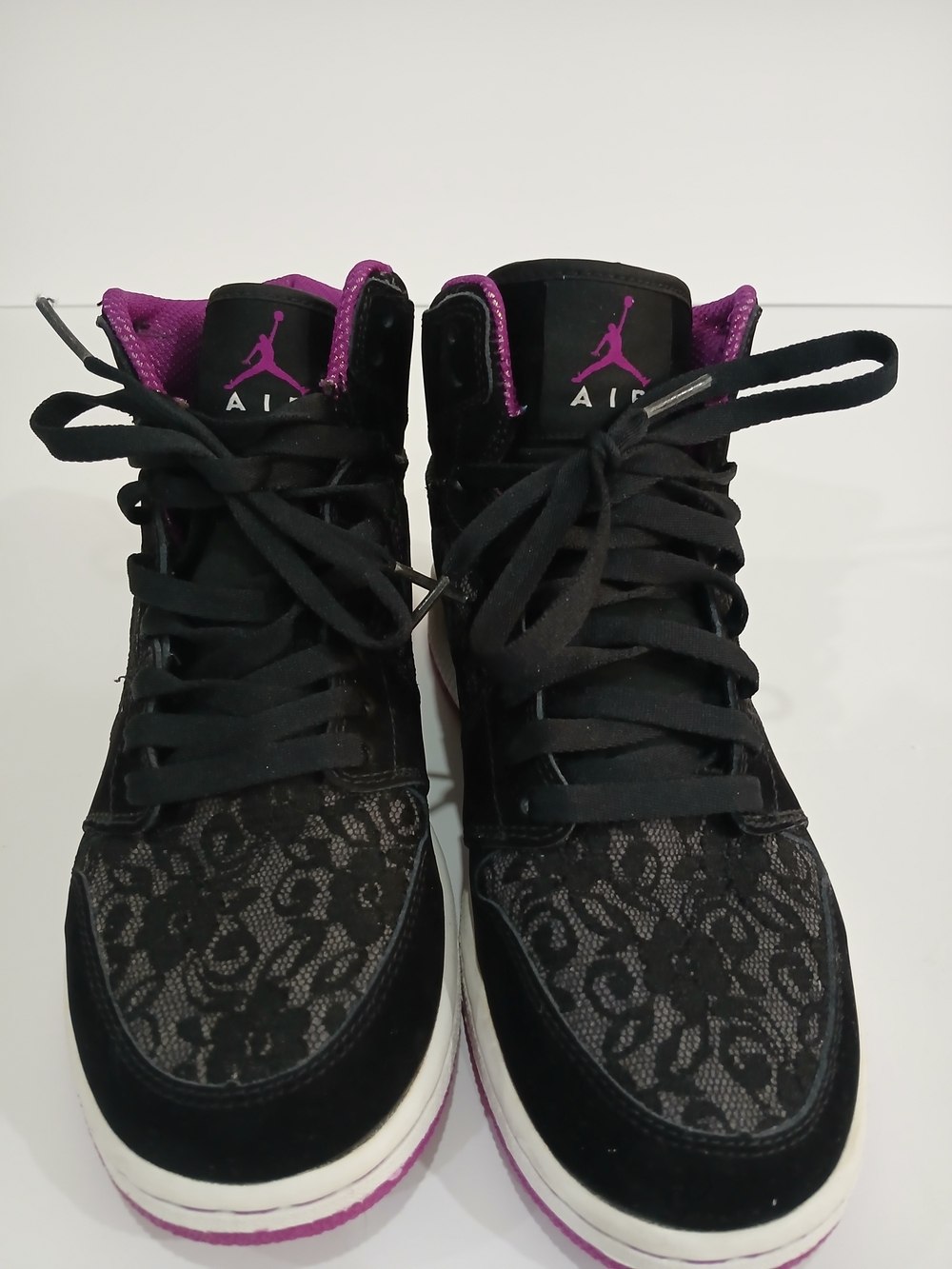Girls NIKE High-Top Lace-Pattern Sneakers in Black and Purple